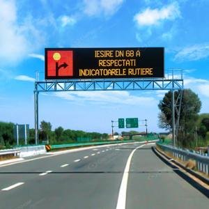 Chipshow as a Leading Gantry VMS Manufacturer: Highway LED Screens with EN 12966 Optical Class for Fixed Installations